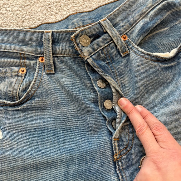 Levis 501 Jeans Womens 25 Medium Wash Distressed Thrashed Button Fly Retro - Picture 4 of 14